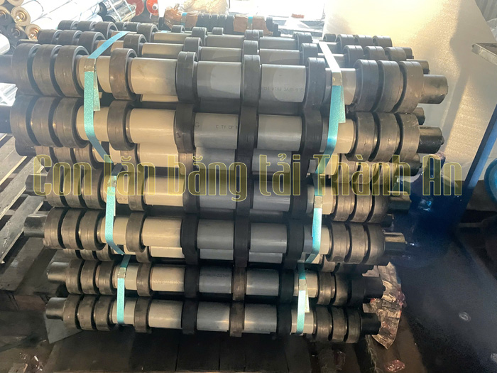 Con lăn làm sạch băng tải